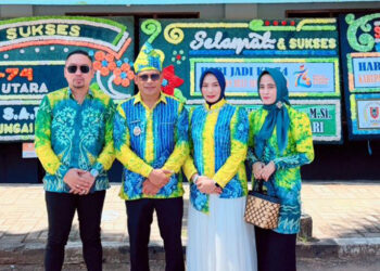 WABUP Kotabaru Syairi Mukhlis SSos dan istri bersama Kepala Dinas Komunikasi dan Informatika Gusti Abdul Wakhid saat menghadiri Harjad HSU.