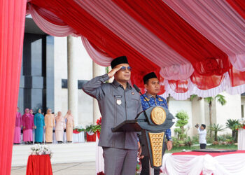 WABUP Kotabaru Syairi Mukhlis saat memimpin upacara Hardiknas 2026.
