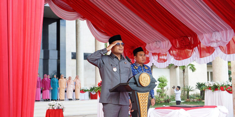 WABUP Kotabaru Syairi Mukhlis saat memimpin upacara Hardiknas 2026.