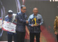BUPATI Kotabaru saat menerima penghargaan Creative Financing Transformasi Entrepreneur Government.