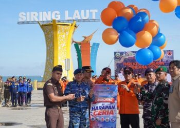 WABUP Kotabaru Syairi Mukhlis berfoto bersama usai Apel Hari Kesiapsiagaan Bencana Tahun 2026.