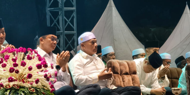 BUPATI Kotabaru H Muhammad Rusli saat menghadiri Haul H Andi Arsyad Petta Tahang bin La Conding Petta Tappu di Masjid Agung Al-Falah, Kabupaten Tanbu.