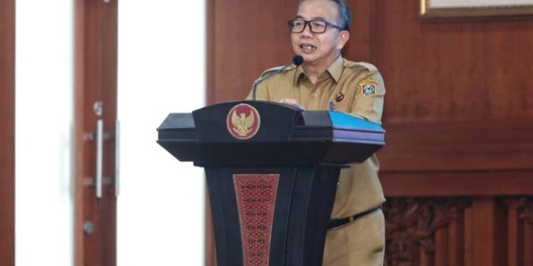 Sekdaprov Kalimantan Selatan, HM Syarifuddin saat menyampaikan sambutan tertulis Gubernur Kalsel pada pembukaan sosialisasi Program Pemanfaatan Hasil Kelola Dana Abadi Kebudayaan Tahun 2026
