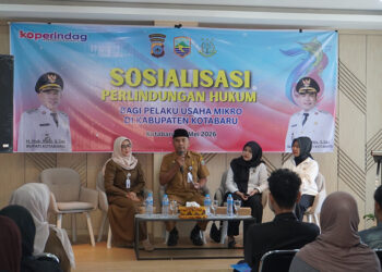 ASISTEN II Bidang Perekonomian dan Pembangunan Kotabaru Drs H Murdianto saat menghadiri Sosialisasi Perlindungan Hukum bagi Pelaku Usaha Mikro di Gedung Dekranasda, Senin (25/5) pagi.