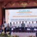 Plh Sekdaprov Kalimantan Selatan, H Subhan Nor Yaumil saat memimpin deklarasi komitmen bersama pengelolaan isu di era digital yang diikuti seluruh peserta disela Public Communication Summit 2026 di Banjarmasin