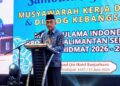 Staf Ahli Gubernur Bidang Pemerintahan, Hukum dan Politik, Adi Santoso, SSos, MSi saat membacakan sambutan tertulis Gubernur Kalsel pada pembukaan Mukerda I dan dialog kebangsaan MUI Provinsi Kalimantan Selatan