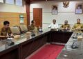 Staf Ahli Gubernur Bidang Ekonomi dan Pembangunan, Rusma Khazairin mewakili Gubernur Kalsel mengikuti rapat koordinasi pengendalian inflasi