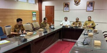 Staf Ahli Gubernur Bidang Ekonomi dan Pembangunan, Rusma Khazairin mewakili Gubernur Kalsel mengikuti rapat koordinasi pengendalian inflasi