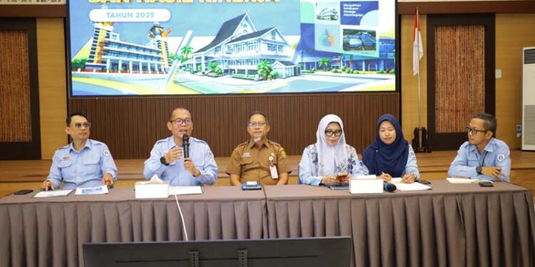 EKSPOSE Laporan Keuangan dan Kinerja PAM Bandarmasih disampaikan Direktur Utama PAM Bandarmasih, Zulbadi, didampingi Direktur Operasional Irwan Firmana, Direktur Umum dan Pemasaran Hj Yulia Riana Sari, serta dihadiri Ketua Dewan Komisaris PAM Bandarmasih, H Edy Wibowo.