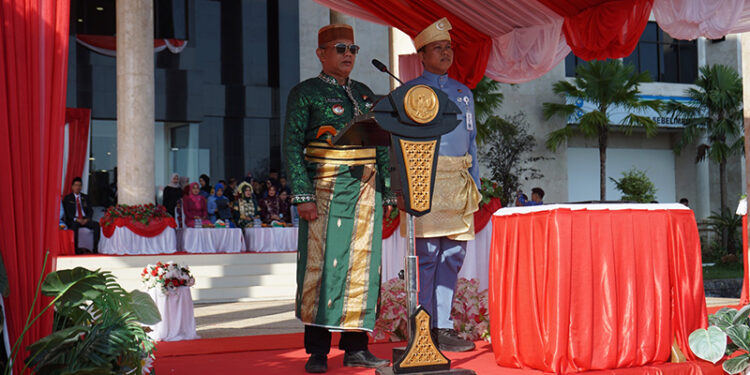 BUPATI Kotabaru H Muhammad Rusli saat memimpin upacara Harlah Pancasila.