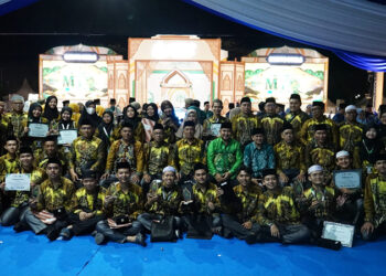 DISKOMINFO Kotabaru berfoto bersama saat menggelar Sosialisasi Manajemen Risiko Keamanan Informasi bagi seluruh SKPD.