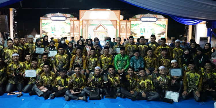 DISKOMINFO Kotabaru berfoto bersama saat menggelar Sosialisasi Manajemen Risiko Keamanan Informasi bagi seluruh SKPD.