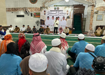 PEMKAB Kotabaru saat menyambut kedatangan Jamaah Haji Kloter 13.