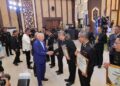 Gubernur Kalimantan Selatan, H Muhidin saat menyampaikan ucapan selamat kepada anggota Polri di lingkungan Polda Kalsel yang menerim penghargaan disela peringatan Hari Bhayangkara ke-80 tahun 2026