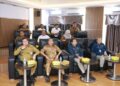 Staf Ahli Bidang Ekonomi dan Pembangunan, Rusma Khazairin didampingi Kepala Biro Perekonomian, Eddy Elminsyah Jaya saat mengikuti rapat koordinasi pengendalian inflasi di daerah secara virtual, di Command Center Setdaprov Kalsel di Banjarbaru
