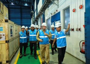 Gubernur Kalimantan Selatan, H Muhidin bersama unsur Forum Koordinasi Pimpinan Daerah (Forkopimda) ketika meninjau PLTU Asam-Asam dalam rangka memastikan penanganan kelistrikan di Kalsel, pasca terjadinya pemadaman listrik secara bergilir