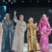 Ketua Dewan Kerajinan Nasional Daerah (Dekranasda) Provinsi Kalimantan Selatan, Hj Fathul Jannah Muhidin berfoto bersama disela dimulainya Indonesia Fashion Aesthetic (IA) Archipelago Kalimantan Selatan 2026, di Banjarbaru