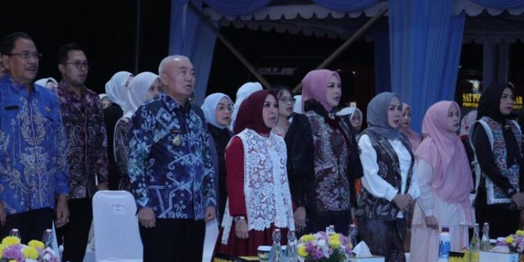 GUBERNUR Kalimantan Selatan, H Muhidin dan Ketua Tim Penggerak PKK Kalsel, Hj Fathul Jannah Muhidin menghadiri penutupan Kalsel Expo 2026.