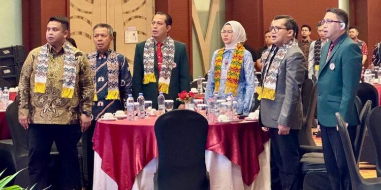 Asisten Bidang Pemerintahan dan Kesra Setdaprov Kalsel, Hj Galuh Tantri Narindra saat menghadiri pelantikan pengurus cabang Persatuan Dokter Spesialis Anestesiologi dan Terai Intensif (Perdatin) Provinsi Kalsel periode 2025-2028