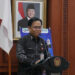 Kepala Biro Kesra Setdaprov Kalsel, H Fahrurazi saat membacakan sambutan Sekdaprov Kalsel, HM Syarifuddin pada pembukaan Rakor dan Sosialisasi Program Beasiswa serta Pengelolaan Asrama bagi Siswa yang Melanjutkan ke Perguruan Tinggi yang dilaksanakan Biro Kesra Setdaprov Kalsel