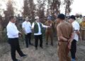 Gubernur Kalimantan Selatan, H Muhidin saat memberi arahan terkait pemadaman kebakaran hutan dan lahan (Karhutla) di kawasan lahan gambut