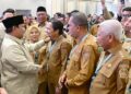 Wakil Gubernur (Wagub) Kalimantan Selatan, H Hasnuryadi Sulaiman berjabat tangan dengan Presiden RI, Prabowo Subianto disela menghadiri Rapat Koordinasi Nasional Tim Percepatan Akses Keuangan Daerah (TPAKD) Tahun 2026 di Grand Ballroom Convention, JIEXPO Kemayoran, Jakarta