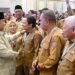 Wakil Gubernur (Wagub) Kalimantan Selatan, H Hasnuryadi Sulaiman berjabat tangan dengan Presiden RI, Prabowo Subianto disela menghadiri Rapat Koordinasi Nasional Tim Percepatan Akses Keuangan Daerah (TPAKD) Tahun 2026 di Grand Ballroom Convention, JIEXPO Kemayoran, Jakarta